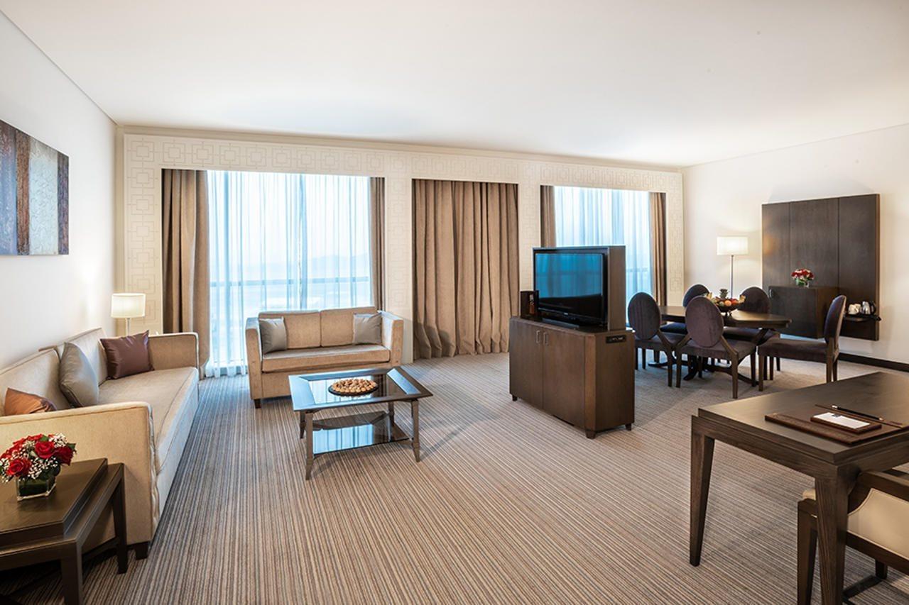 Royal M Al Aqah Beach Resort By Gewan Buitenkant foto A suite at the hotel