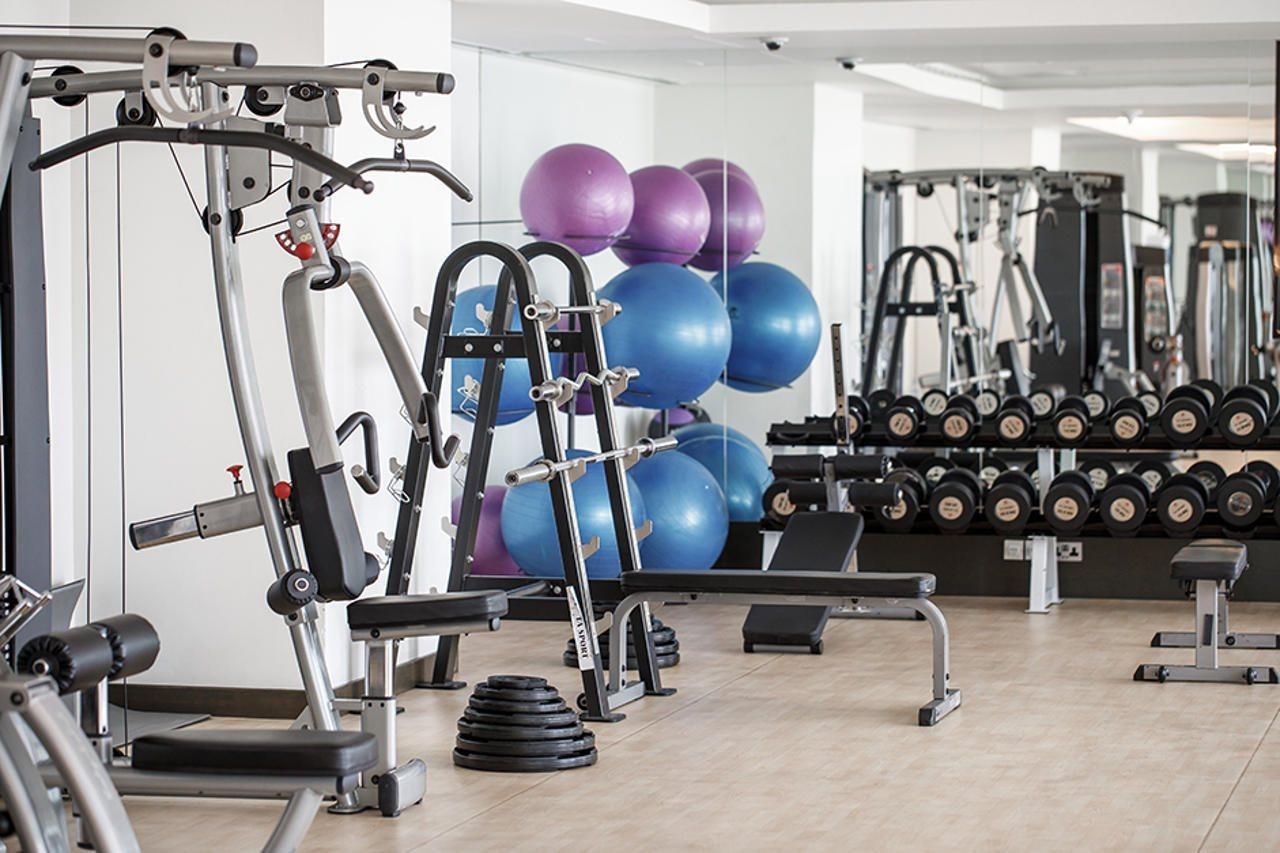 Royal M Al Aqah Beach Resort By Gewan Buitenkant foto A typical gym