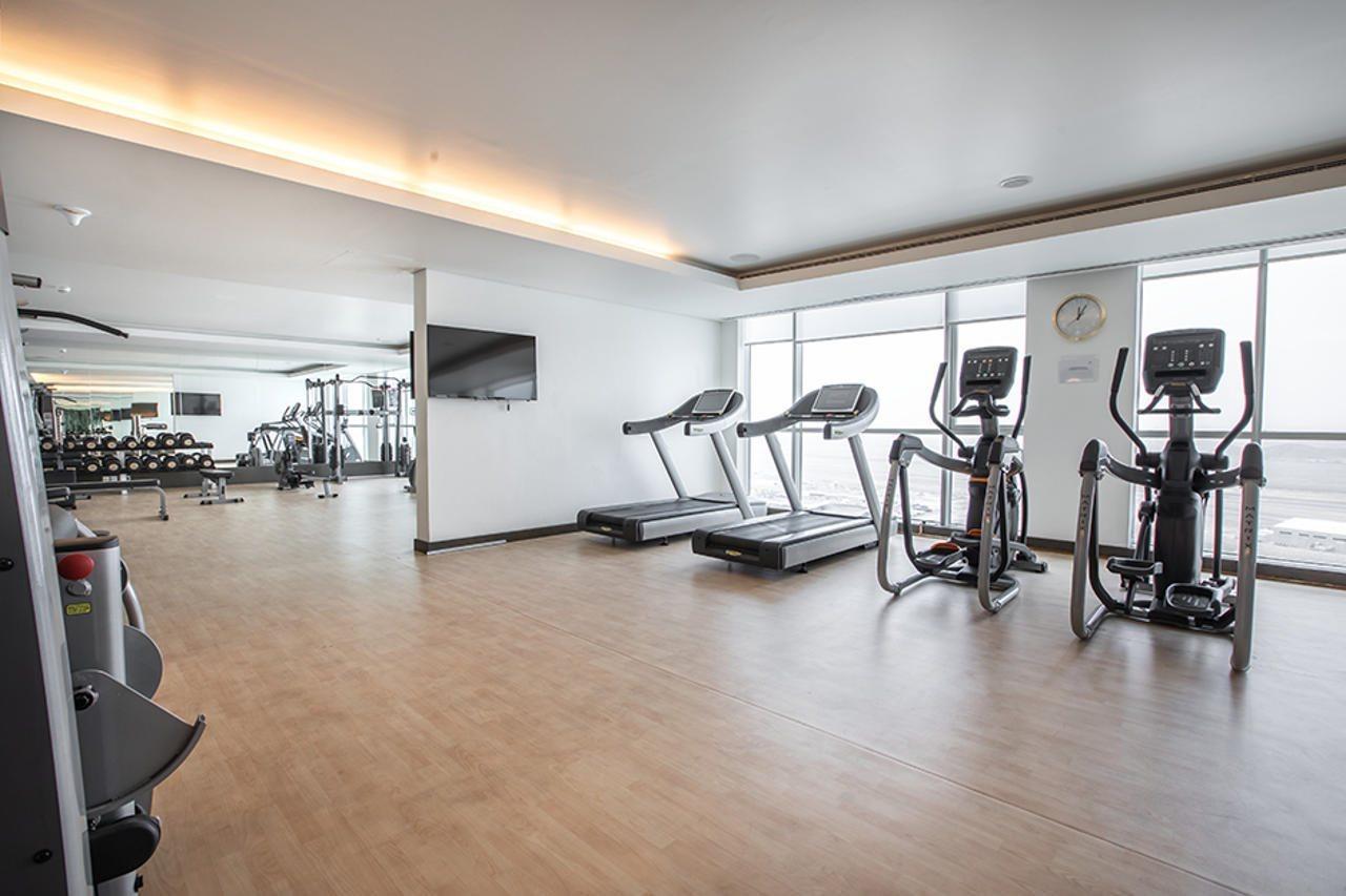 Royal M Al Aqah Beach Resort By Gewan Buitenkant foto The gym at the hotel