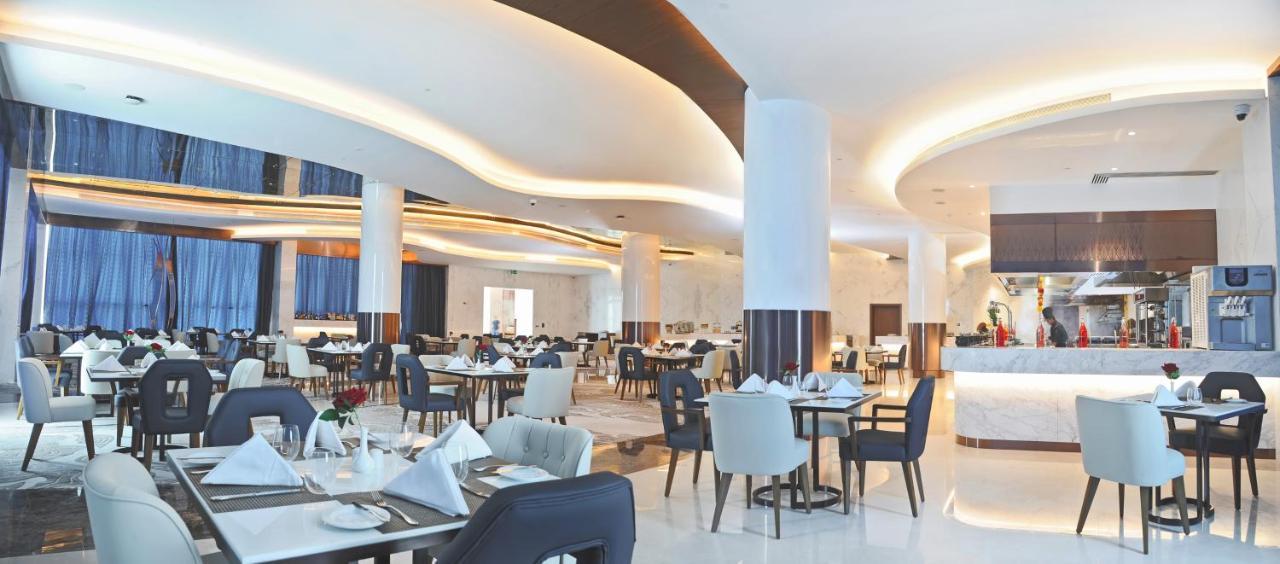 Royal M Al Aqah Beach Resort By Gewan Buitenkant foto The restaurant