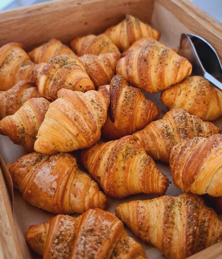 Royal M Al Aqah Beach Resort By Gewan Buitenkant foto Croissants