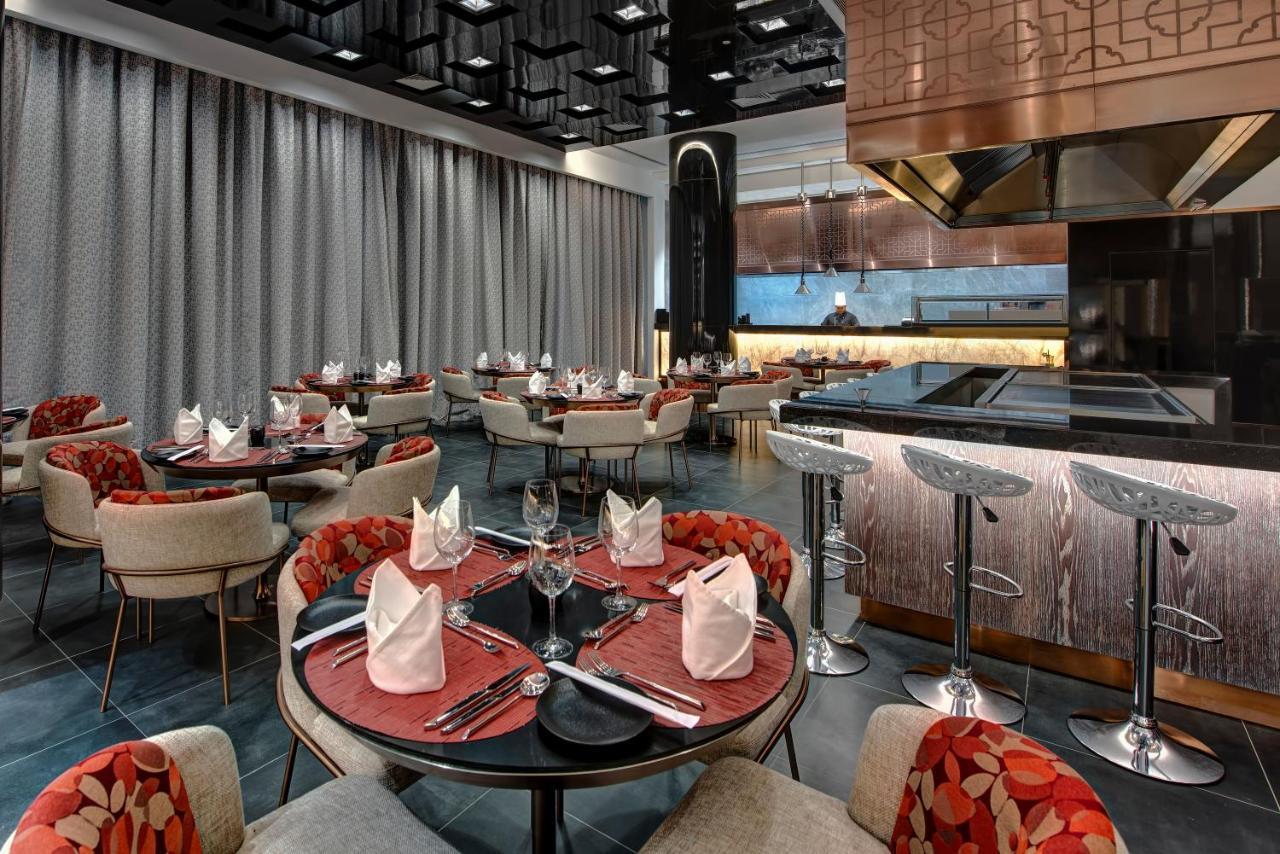 Royal M Al Aqah Beach Resort By Gewan Buitenkant foto The interior of the restaurant