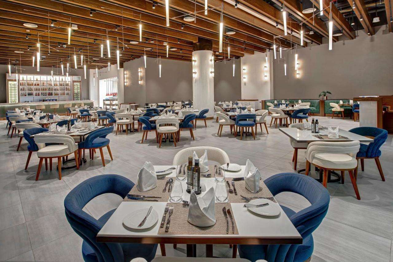 Royal M Al Aqah Beach Resort By Gewan Buitenkant foto The restaurant