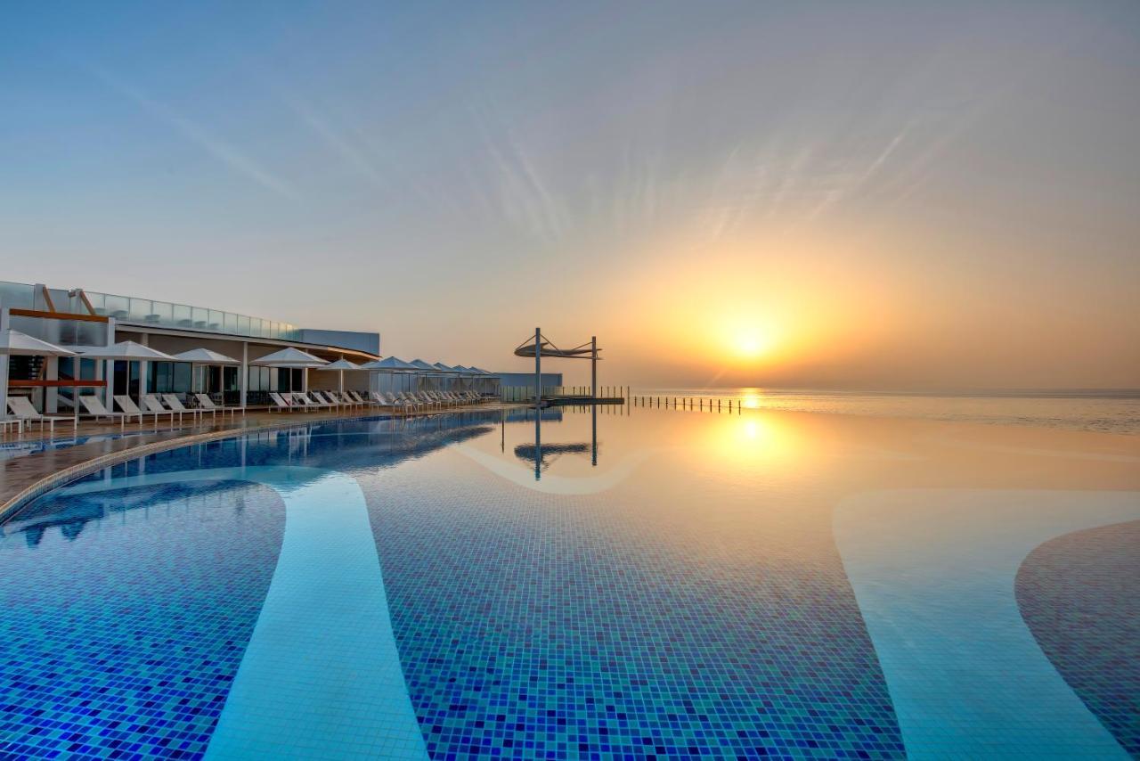 Royal M Al Aqah Beach Resort By Gewan Buitenkant foto Infinity pool at the Dead Sea