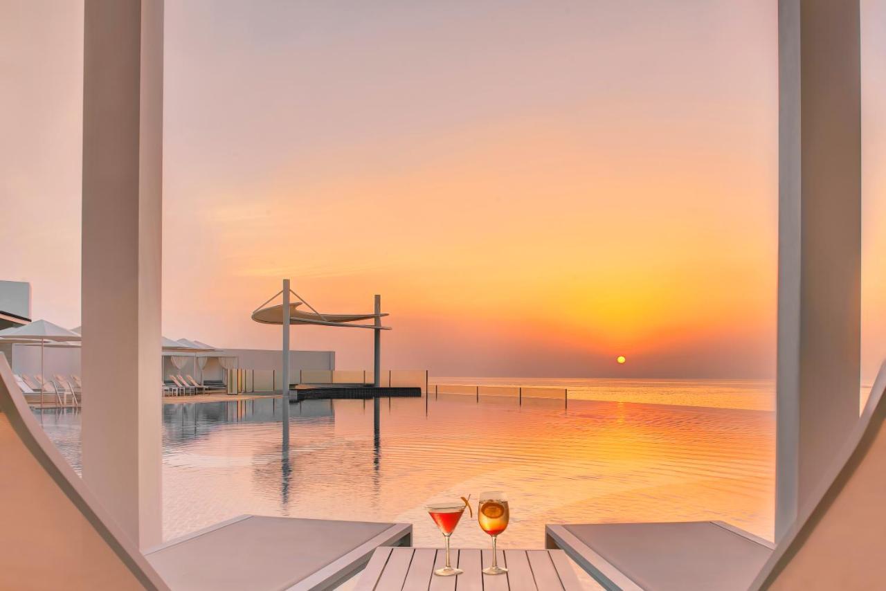 Royal M Al Aqah Beach Resort By Gewan Buitenkant foto Sunset at the pool